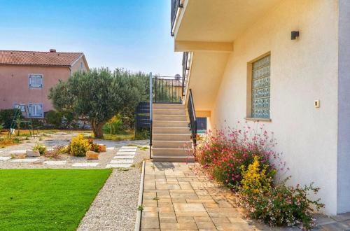 House with Private Pool image 1