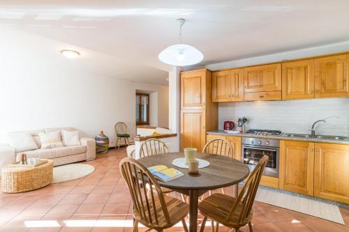 GuestHost - Casa Bar 2 - Stylish Apartment Lake Como - Santa Maria Rezzonico