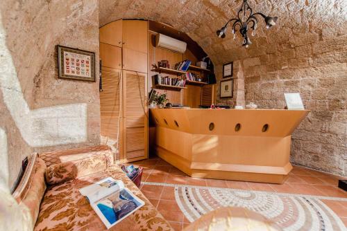 Avalon Boutique Suites Hotel - image 4