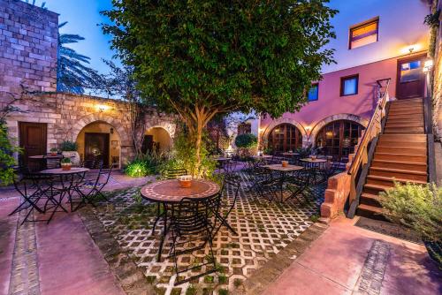 Avalon Boutique Suites Hotel - image 14