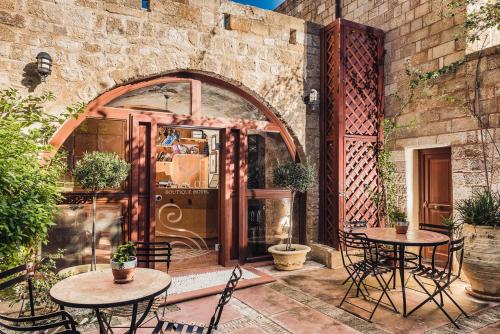 Avalon Boutique Suites Hotel - image 12