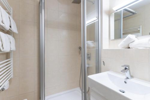 One-Bedroom Apartment image 7