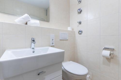 One-Bedroom Apartment image 5