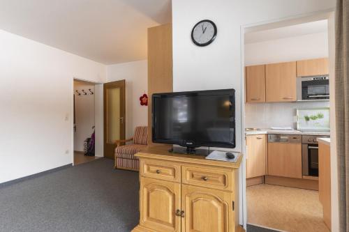 One-Bedroom Apartment image 4