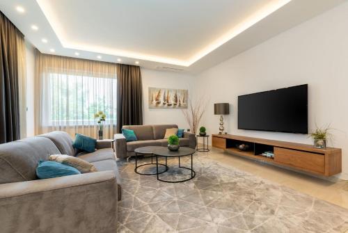 Luxurious Villa Laurea - image 10
