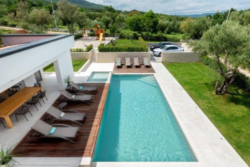 Luxurious Villa Laurea - image 13