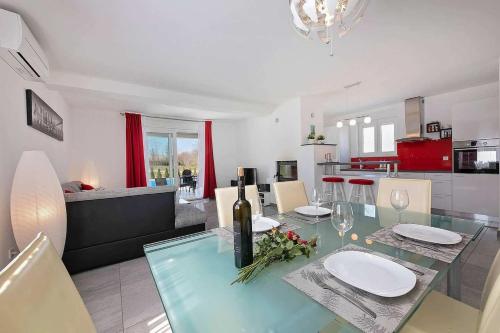 صالة مشتركة/ منطقة التلفزيون, Villa Sofia in Zupanici