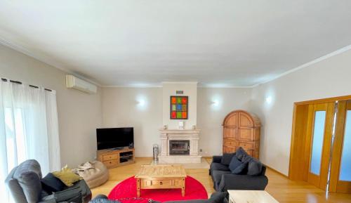 Shared lounge/TV area, Villa Mandarin in Sesmarias