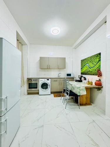 Private Rooms in 5BR Apartment Near Matzleinsdorfer Platz 1