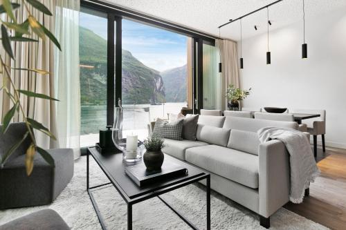 กรันเด ฟยูร์ด โฮเต็ล (Grande Fjord Hotel) in เกแรงเกอร์