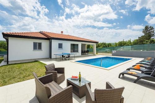 House with Private Pool image 9