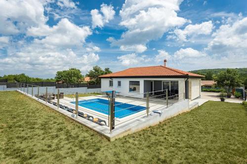 House with Private Pool image 5