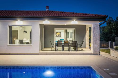 House with Private Pool image 2