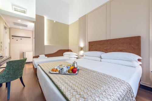 1 king bed, 1 twin bed