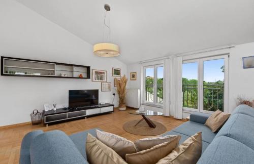 ห้องส่วนกลางสำหรับนั่งเล่น/ดูทีวี, Villa Vintiana in วินทิยัน