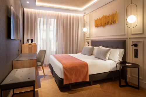 Double or Twin Room room in Catalonia Goya