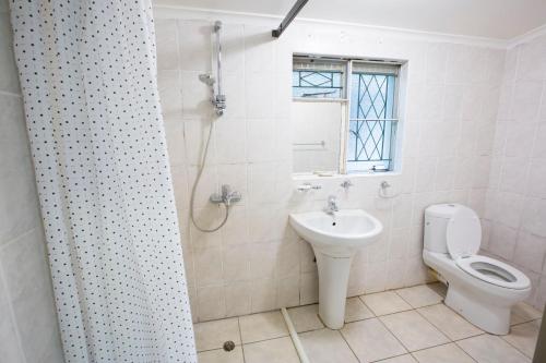 Twin Room with Shower image 4
