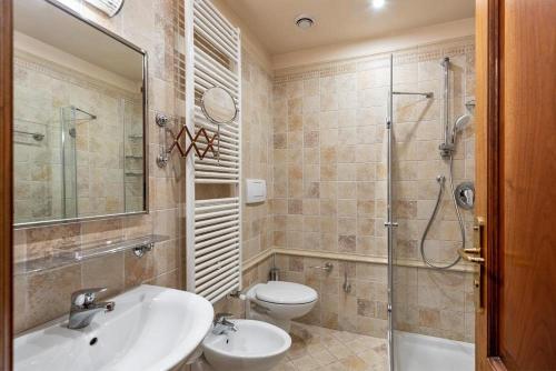 Hotel Montecarlo - Photo 3