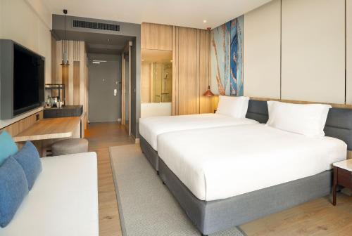 room detail thumbnail 1