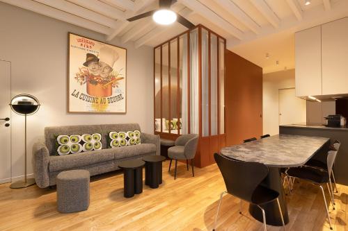 Pick A Flat's Apartment in Montmartre - Rue des Martyrs, Paris