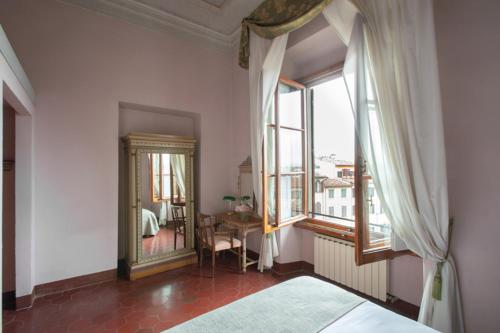 Classic Double Room image 4