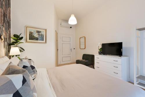 Urbana Apartment Colosseum - image 6