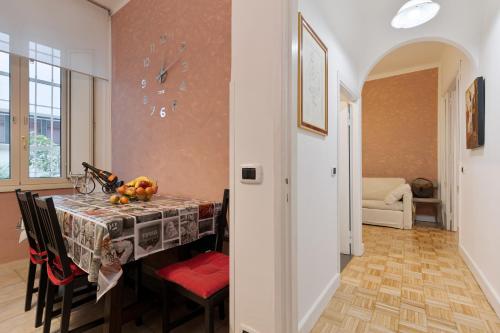 Urbana Apartment Colosseum - image 9