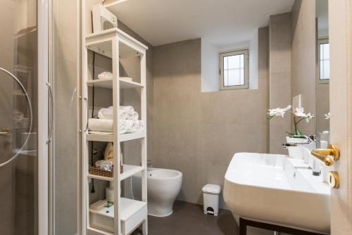 Urbana Apartment Colosseum - image 7