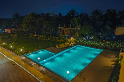 Alaya Stays 3 BHK Apartment with Pool - Veera Marina
