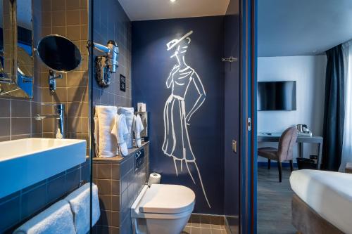 room detail thumbnail 2