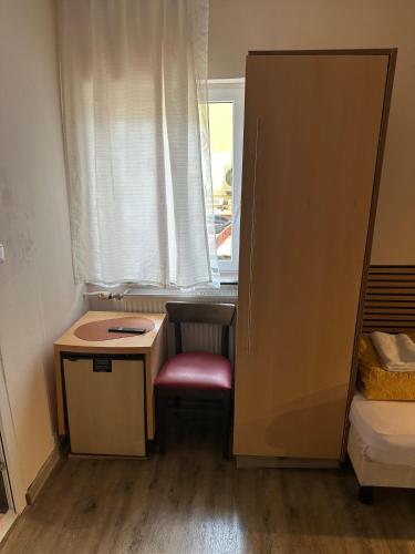 Cesar's Pension - main image