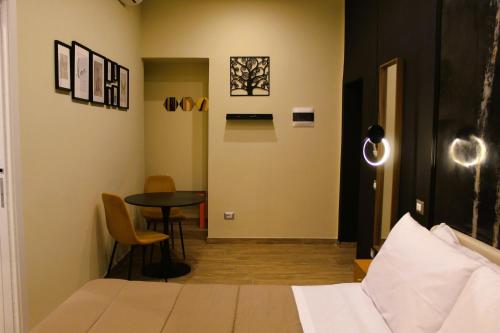 BlackWoody Contemporary Rooms - Napoli Centro Storico Via Toledo 1