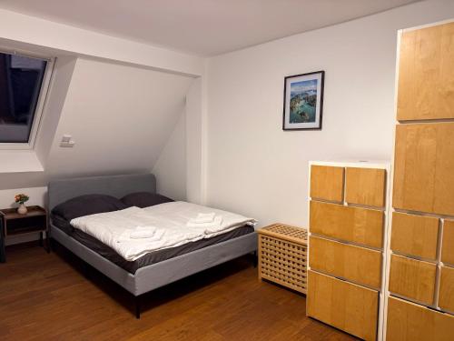 T&K Apartments - 8 Room Detached house - 6 min to Messe DUS - Private Parking, Düsseldorf (Foto 8)