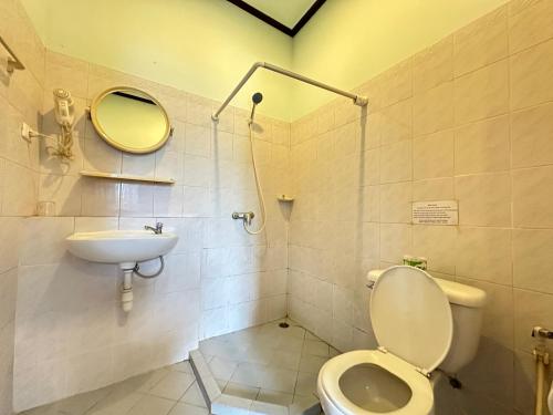 Deluxe Double Room with Balcony image 3