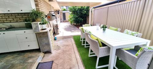 Gold Coast 6 BR House with Pool in Robina