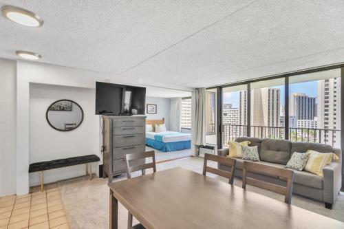 Tower 2 Suite 1208 -QQE condo - image 5
