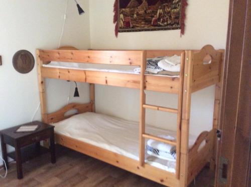 2 bunk beds