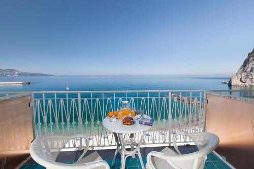 Double or Twin Room with Sea View