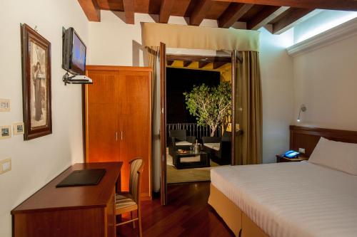 Hotel Flora - image 14