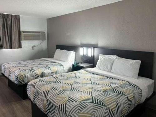 2 queen beds