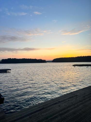 Strand, Pokoje żeglarskie z widokiem na jezioro (Pokoje zeglarskie z widokiem na jezioro) in Mierki
