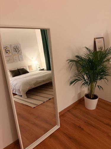 Cozy Private Room with Terrace & Workspace, Brussels (photo 8)