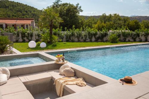 Villa ZaLú with Heated Pool - image 4