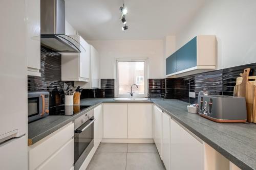 Central Belfast Apartments: Salisbury - Tap to explore photos