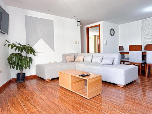 Skyline Haven Your Refuge in the City with Garage