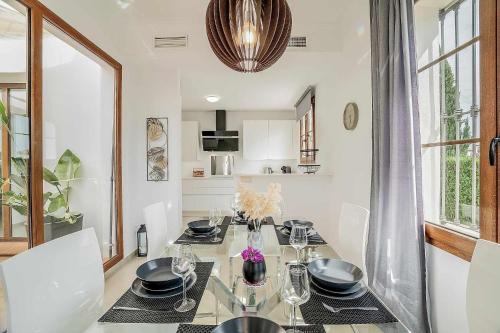 Villa con piscina climatizada y vistas al Golf in ลาส โคยาส