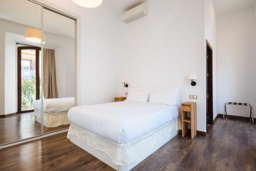 One-Bedroom Apartment with Balcony image 8