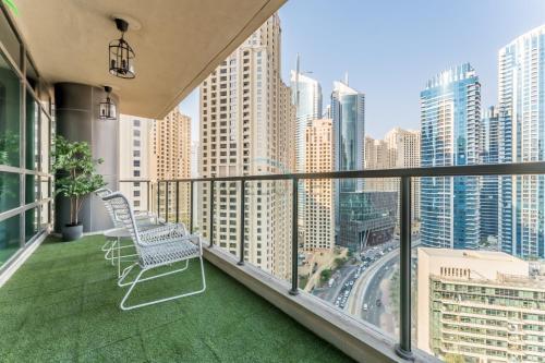 Partial Sea and City View 2BR with Balcony Near Dubai Marina Mall, Marina Quay West, Dubai Marina by Deluxe Holiday Homes, Dubái (foto 3)