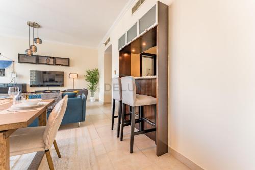 Partial Sea and City View 2BR with Balcony Near Dubai Marina Mall, Marina Quay West, Dubai Marina by Deluxe Holiday Homes, Dubái (foto 10)