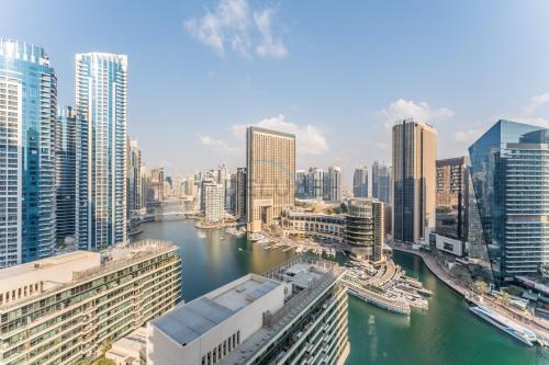 Partial Sea and City View 2BR with Balcony Near Dubai Marina Mall, Marina Quay West, Dubai Marina by Deluxe Holiday Homes, Dubái (foto 4)